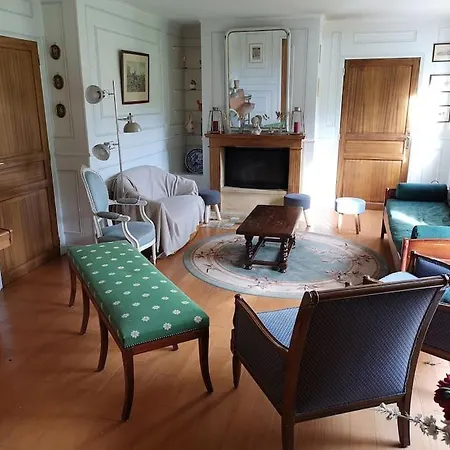 Maison Familiale, 15 Pers, 7 Chambres, Piscine, Deco Soignee بيت للعطل