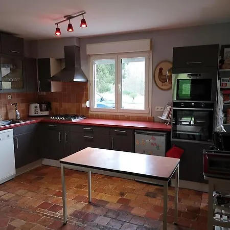 Maison Familiale, 15 Pers, 7 Chambres, Piscine, Deco Soignee بيت للعطل *