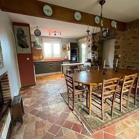 Maison Familiale, 15 Pers, 7 Chambres, Piscine, Deco Soignee * Bais (Mayenne)