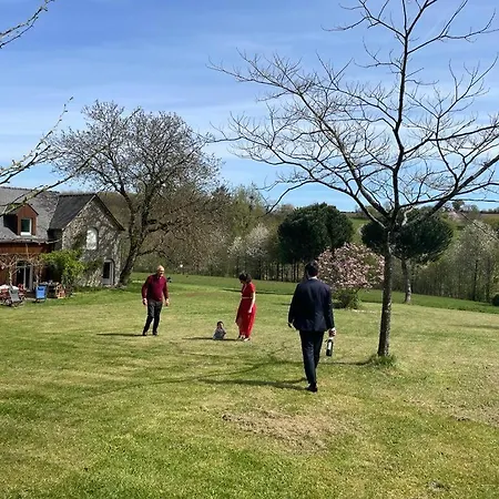 Maison Familiale, 15 Pers, 7 Chambres, Piscine, Deco Soignee بيت للعطل Bais (Mayenne)