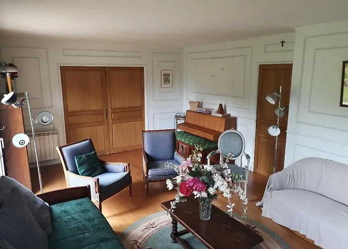 Maison Familiale, 15 Pers, 7 Chambres, Piscine, Deco Soignee Bais (Mayenne)