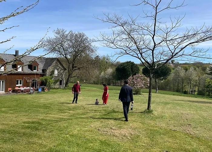 Maison Familiale, 15 Pers, 7 Chambres, Piscine, Deco Soignee Semesterbostad Bais (Mayenne)