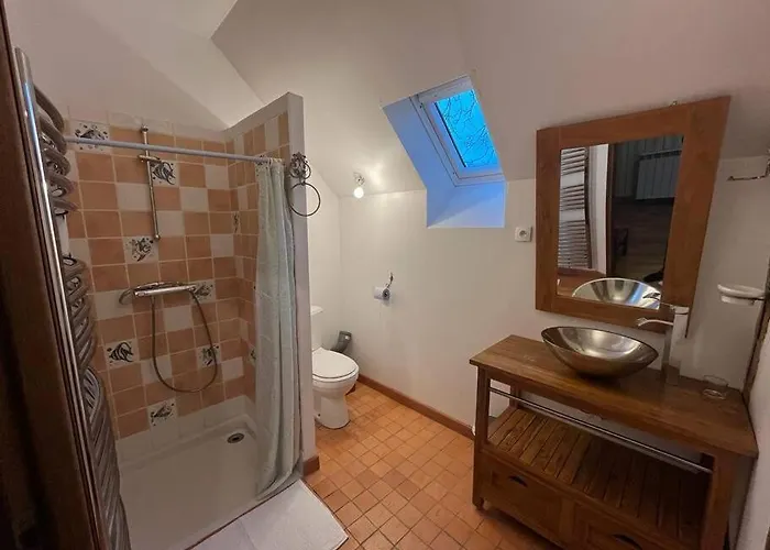 Maison Familiale, 15 Pers, 7 Chambres, Piscine, Deco Soignee * Bais (Mayenne)